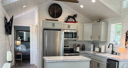 Cozy retreat located in the heart off the TIEC 
And the blue ridge mountains!