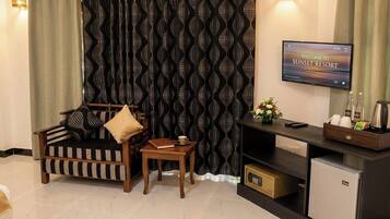 Habitación superior, vista al jardín | Ropa de cama hipoalergénica, minibar y decoración personalizada