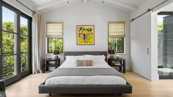 3 camere, una scrivania, ferro/asse da stiro, Wi-Fi gratuito