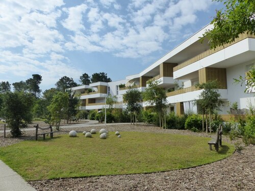 Coeur boisé residence, apartment with terrace and wifi. Green area