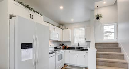 Shady Brick Getaway/ Cozy & charming /King bed /100 Acre farm