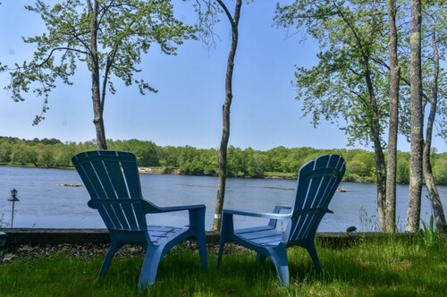 Our Maine Happy Place: Tranquil riverfront home with a wicked good view!