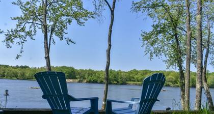 Our Maine Happy Place: Tranquil riverfront home with a wicked good view!