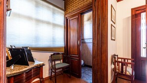 A wooden interior with a desk, chairs, and a door leading to a bathroom. - Pousada Saint Gallen  (Campos do Jordão)