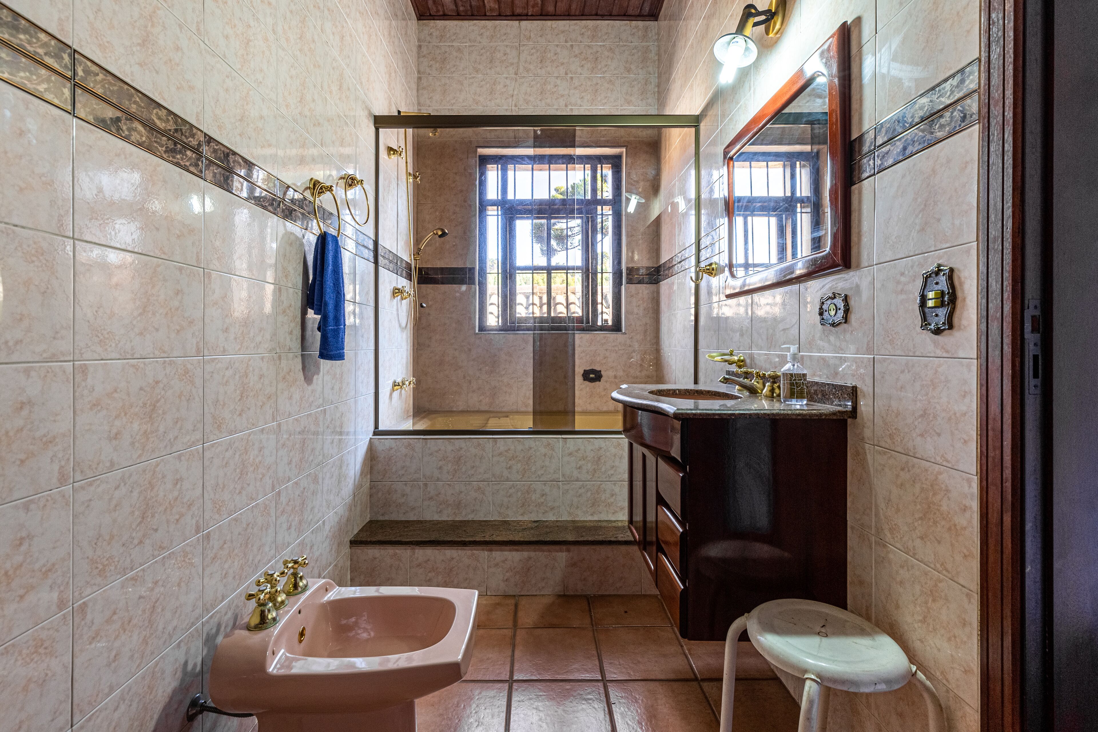 Nhà gỗ Deluxe | Phòng tắm | Khăn tắm, xà phòng, dầu gội, giấy vệ sinh 