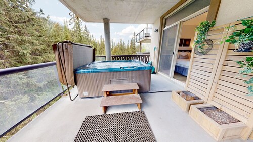 Kookaburra #304 Ski-in/Ski-out Private Hot Tub