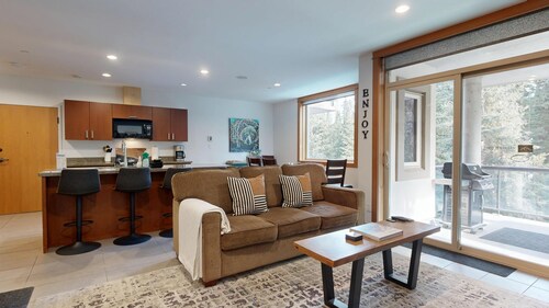 Kookaburra #304 Ski-in/Ski-out Private Hot Tub