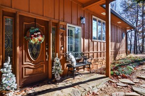 Terrace/patio - Promo! 2 min to Helen! Sauna! Hot Tub! Fire Pit! (Helen)