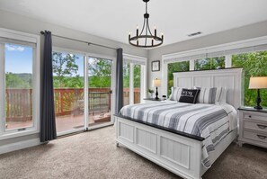 5 camere, una scrivania, ferro/asse da stiro, culla da viaggio