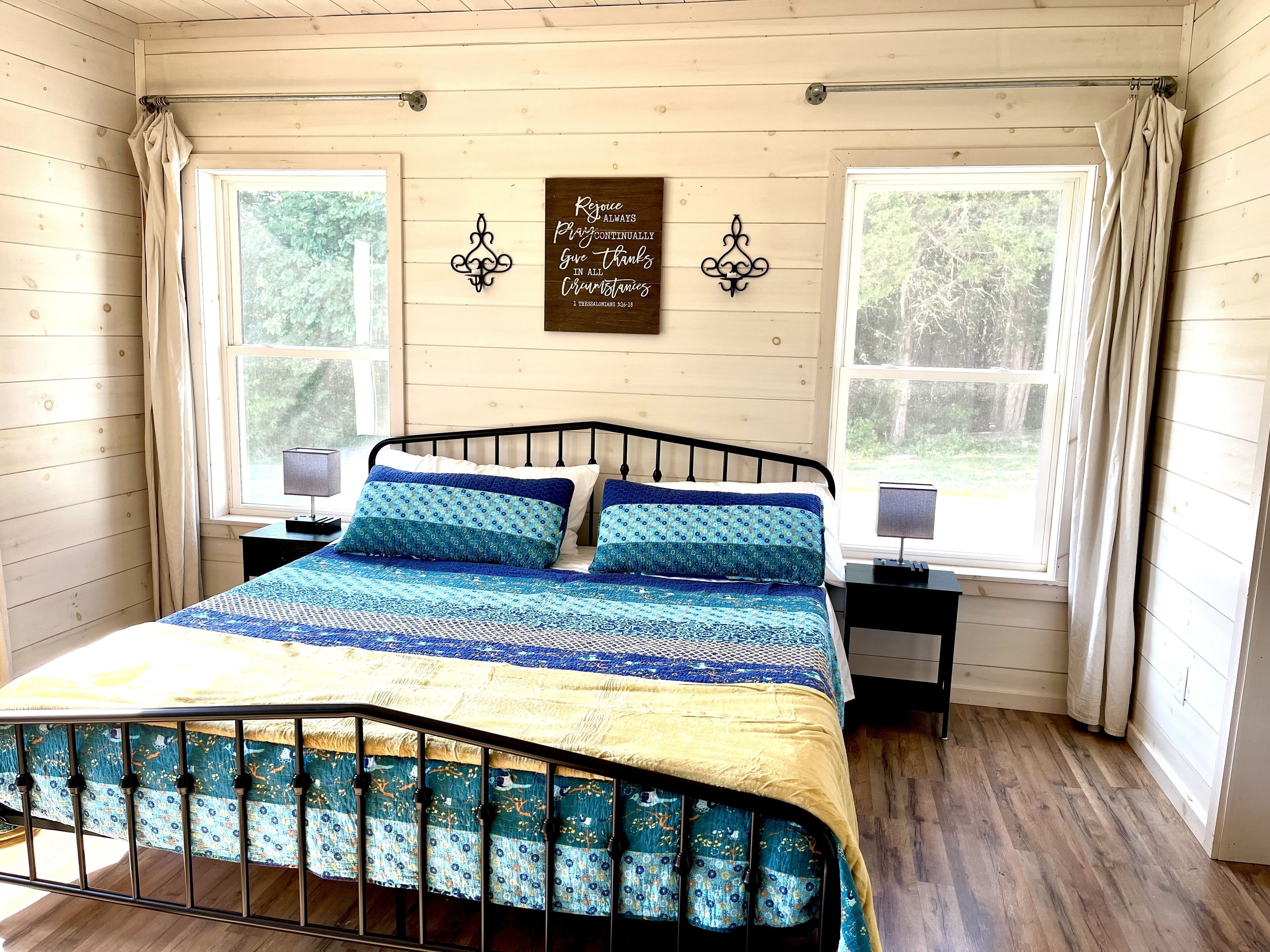 4 camere, una scrivania, ferro/asse da stiro, Wi-Fi gratuito