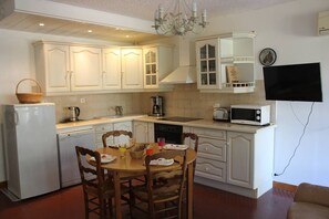 Réfrigérateur, four, lave-vaisselle