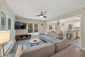 Smart TV, fireplace, books - FullyFenced/PetFriendly/BBQ/Fire-pit/DT-Waxhaw/The Bowl-20Mins/Waverly-12Mins (Waxhaw)