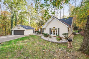 Exterior - FullyFenced/PetFriendly/BBQ/Fire-pit/DT-Waxhaw/The Bowl-20Mins/Waverly-12Mins (Waxhaw)