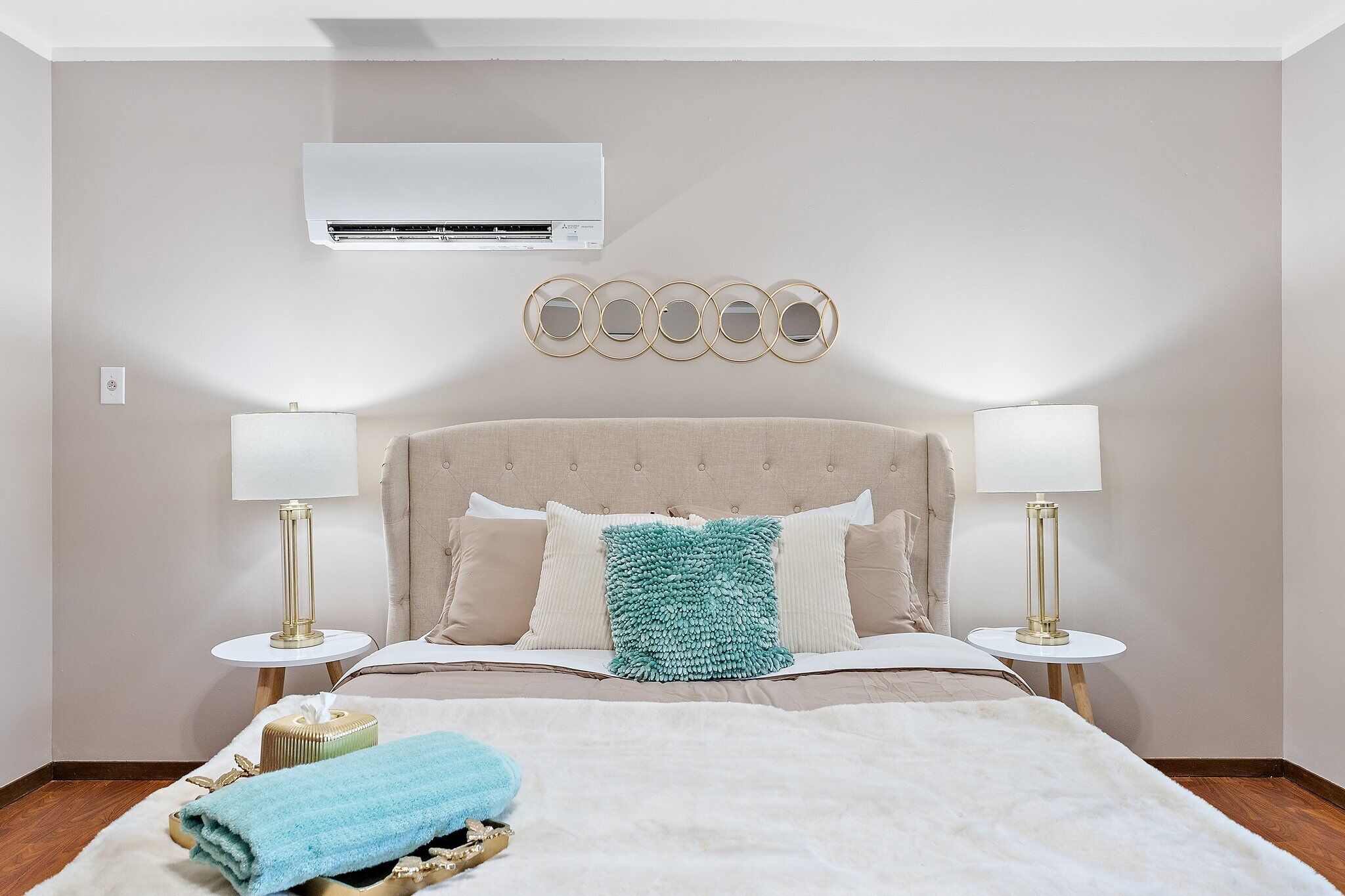 2 slaapkamers, een bureau, wifi, beddengoed