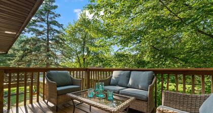 Balcony/Patio/ Separate Fenced Yard + Beach, Park & Downtown+close to Chicago