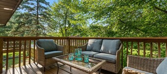 Balcony/Patio/ Separate Fenced Yard + Beach, Park & Downtown+close to Chicago