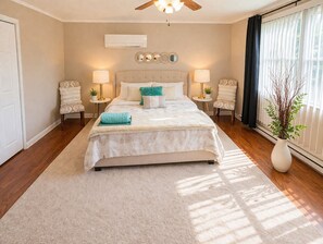 2 bedrooms, desk, WiFi, bed sheets