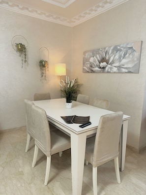Dining - Beau Appartement à 2 Mars Casablanca (DAR BOUAZZA CASABLANCA)