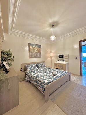 2 habitaciones, tabla de planchar con plancha, wifi y ropa de cama