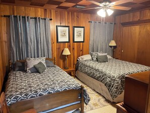 4 Schlafzimmer, Bügeleisen/Bügelbrett, WLAN, Bettwäsche
