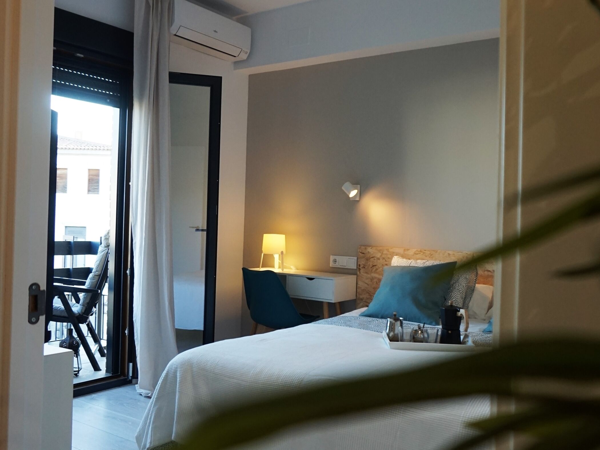 3 habitaciones, tabla de planchar con plancha, internet y ropa de cama 