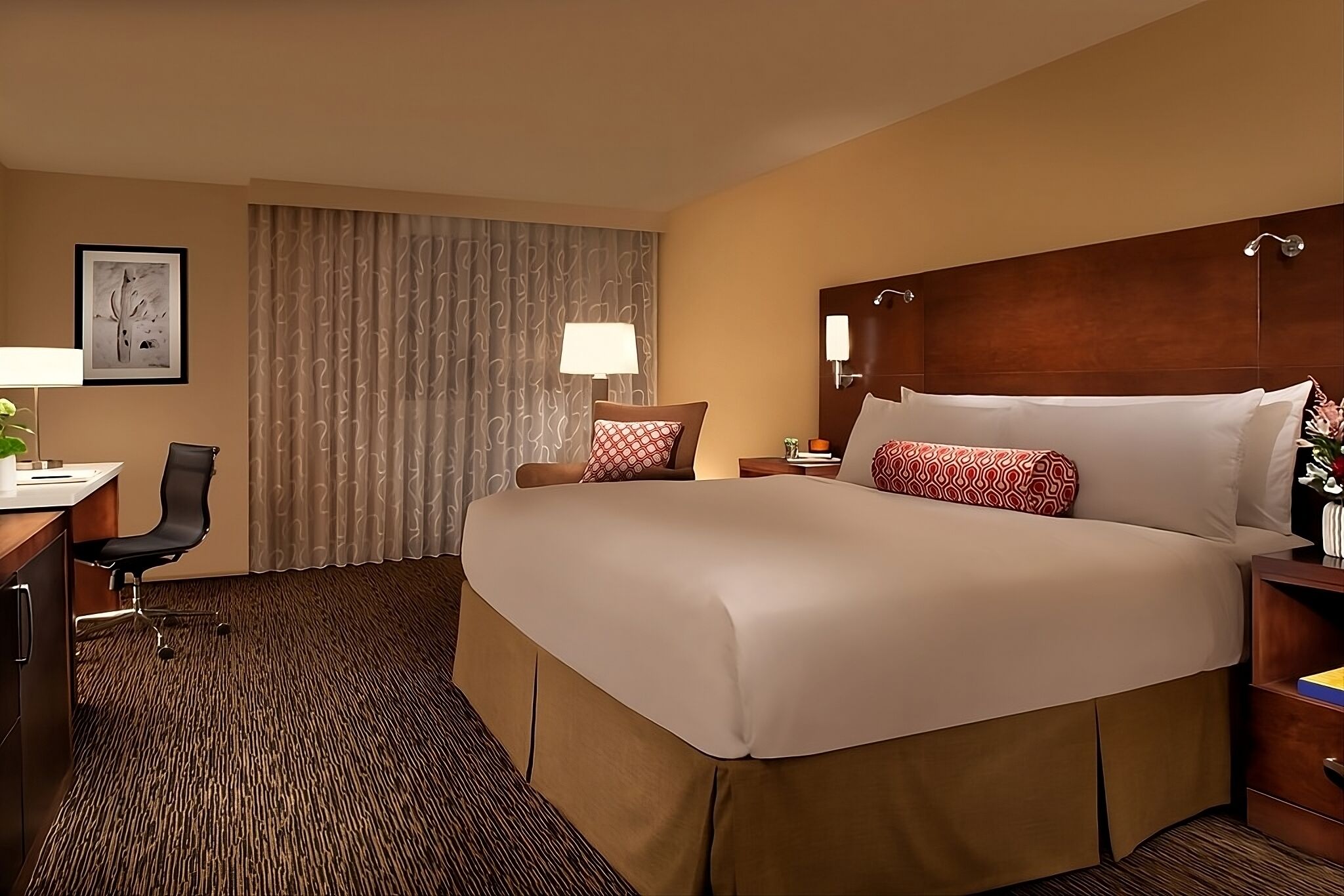 Convenient Stay, Superb Location! Free Parking, Onsite Pool, Pets Allowed