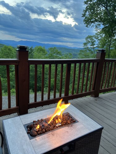 Enjoy the mountain view @ Panoramic Point a modern cabin w/Hot Tub+Wifi+Gameroom
