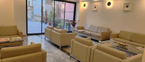 Televisión LED 32 pulgadas con canales de televisión vía satélite
