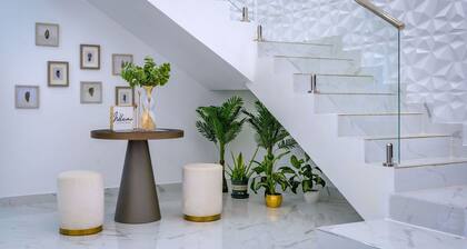 NEW LISTIN 15 minutes from the aiport, 25 from the beach, BBQ grill, pool table