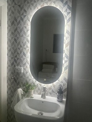 Hair dryer, towels, soap, toilet paper - Wisteria Place (Plympton)
