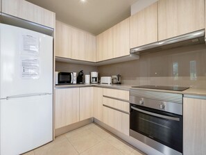 Fridge, microwave, oven, coffee/tea maker