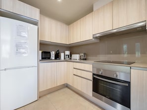 Fridge, microwave, oven, coffee/tea maker