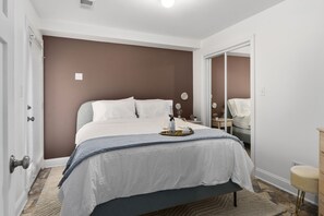 2 bedrooms, desk, iron/ironing board, free WiFi