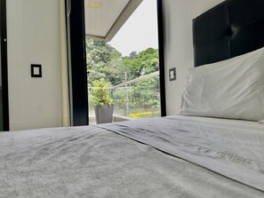 3 bedrooms, travel cot, WiFi, bed sheets