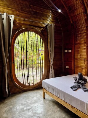 Deluxe Double Room, 1 Queen Bed | Premium bedding, Select Comfort beds, laptop workspace, free WiFi - The Backyard Inn (Moalboal)