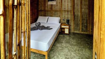 Deluxe Double Room, 1 Queen Bed | Premium bedding, Select Comfort beds, laptop workspace, free WiFi