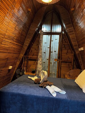 Premium bedding, Select Comfort beds, laptop workspace, free WiFi - The Backyard Inn (Moalboal)