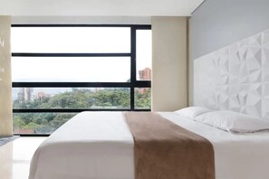 4 bedrooms, WiFi, bed sheets - 301 Modern Space in Exclusive Area of El Poblado (Medellín)