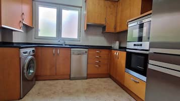 Een koelkast, een oven, een vaatwasser, een waterkoker