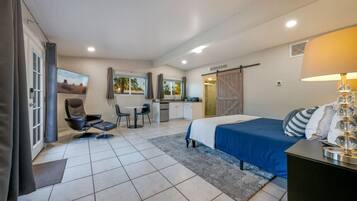 4 camere, una scrivania, ferro/asse da stiro, culla da viaggio