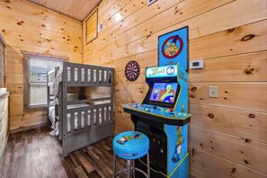 3 bedrooms, iron/ironing board, travel cot, free WiFi