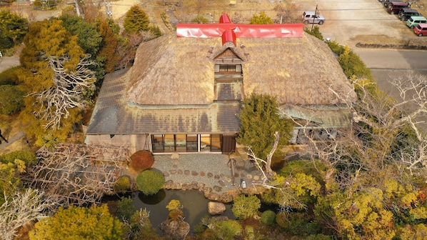 Fachada de la propiedad