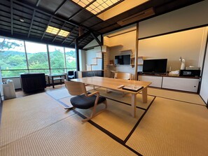 Deluxe-Vierbettzimmer, Gartenblick | 1 Schlafzimmer, kostenloses WLAN