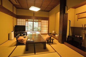 Luxury Suite, Garden View | 1 bedroom, free WiFi