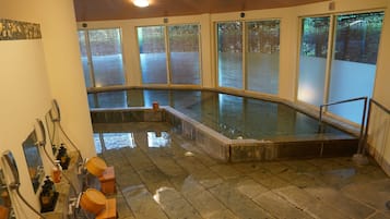 Hot springs/mineral springs, aromatherapy, massages