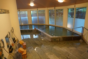 Aguas termales/minerales, aromaterapia, masajes