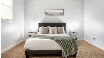 2 soverom, skrivebord, strykejern/-brett og wi-fi (inkludert)