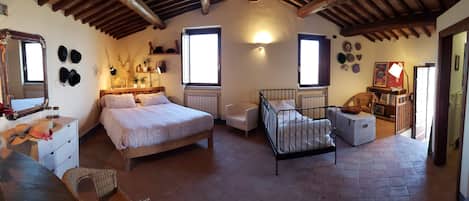 1 chambre, lit parapluie, Wi-Fi gratuit, draps fournis