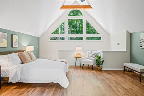 5 bedrooms, iron/ironing board, WiFi, bed sheets