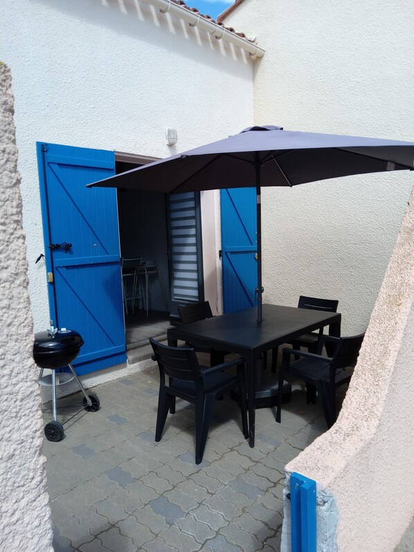 Outdoor dining - Maison le Barcarés 300m de la mer (Le Barcarès)